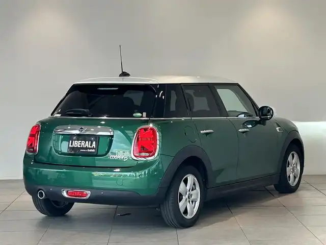 ＭＩＮＩ ミニ クーパー D 愛知県 2020(令2)年 5.4万km ブリティッシュ・レーシング・グリーン・メタリック ＬＣＩモデル　/ペッパーＰＫＧ　/コンフォートアクセス　/純正ナビ　/Ｂｌｕｅｔｏｏｔｈ　/バックカメラ　/インテリジェントセーフティー　/アンビエントライト/コーナーセンサー　/ＥＴＣ　/オートライト　/オートワイパー/LEDヘッドライト/プッシュスタート/アイドリングストップ