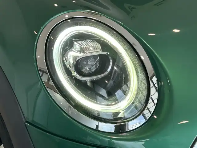 ＭＩＮＩ ミニ クーパー D 愛知県 2020(令2)年 5.4万km ブリティッシュ・レーシング・グリーン・メタリック ＬＣＩモデル　/ペッパーＰＫＧ　/コンフォートアクセス　/純正ナビ　/Ｂｌｕｅｔｏｏｔｈ　/バックカメラ　/インテリジェントセーフティー　/アンビエントライト/コーナーセンサー　/ＥＴＣ　/オートライト　/オートワイパー/LEDヘッドライト/プッシュスタート/アイドリングストップ