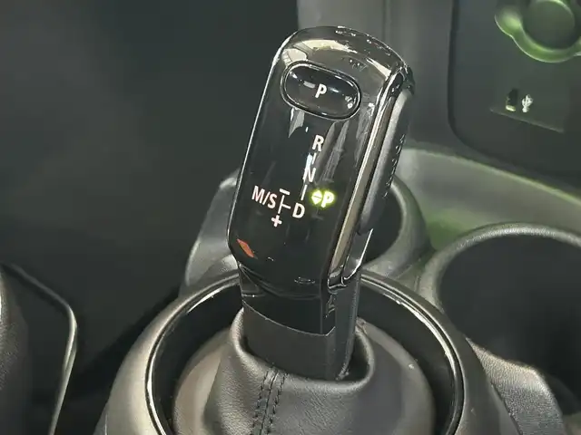 ＭＩＮＩ ミニ クーパー D 愛知県 2020(令2)年 5.4万km ブリティッシュ・レーシング・グリーン・メタリック ＬＣＩモデル　/ペッパーＰＫＧ　/コンフォートアクセス　/純正ナビ　/Ｂｌｕｅｔｏｏｔｈ　/バックカメラ　/インテリジェントセーフティー　/アンビエントライト/コーナーセンサー　/ＥＴＣ　/オートライト　/オートワイパー/LEDヘッドライト/プッシュスタート/アイドリングストップ