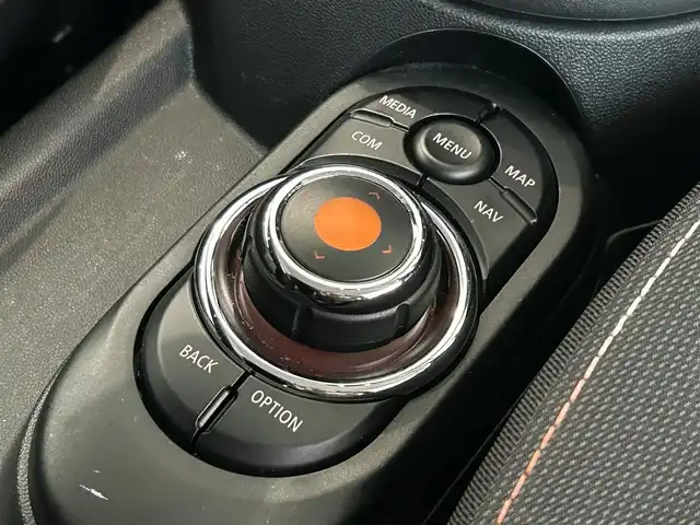 ＭＩＮＩ ミニ クーパー D 愛知県 2020(令2)年 5.4万km ブリティッシュ・レーシング・グリーン・メタリック ＬＣＩモデル　/ペッパーＰＫＧ　/コンフォートアクセス　/純正ナビ　/Ｂｌｕｅｔｏｏｔｈ　/バックカメラ　/インテリジェントセーフティー　/アンビエントライト/コーナーセンサー　/ＥＴＣ　/オートライト　/オートワイパー/LEDヘッドライト/プッシュスタート/アイドリングストップ