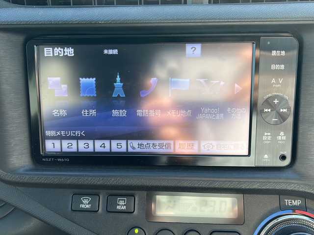トヨタ アクア G 富山県 2012(平24)年 11.8万km ライムホワイトパールクリスタルシャイン ワンオーナー/スマートキー×２/純正メモリーナビ(NSZT-W61G)/DVD/MSV/BT/フルセグTV/バックカメラ/ETC/プッシュスタート/フォグランプ/オートライト/皮巻きステアリング/ステアリングスイッチ/電格ウィンカーミラー/ドアバイザー/純正フロアマット/リアスポイラー/ヘッドライトレベライザー/EV　MODE/純正１５インチAW/保証書・取説・ナビ取説