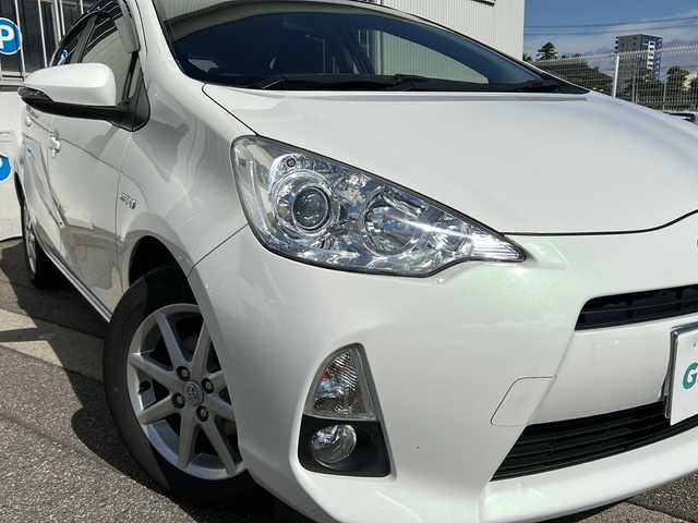 トヨタ アクア G 富山県 2012(平24)年 11.8万km ライムホワイトパールクリスタルシャイン ワンオーナー/スマートキー×２/純正メモリーナビ(NSZT-W61G)/DVD/MSV/BT/フルセグTV/バックカメラ/ETC/プッシュスタート/フォグランプ/オートライト/皮巻きステアリング/ステアリングスイッチ/電格ウィンカーミラー/ドアバイザー/純正フロアマット/リアスポイラー/ヘッドライトレベライザー/EV　MODE/純正１５インチAW/保証書・取説・ナビ取説