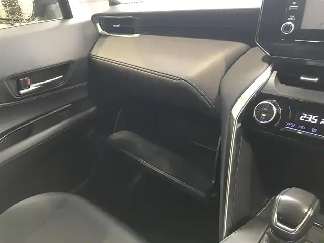 トヨタ ハリアー ハイブリッド S 富山県 2021(令3)年 5.6万km プレシャスブラックパール 純正ディスプレイオーディオ/ナビ/バックカメラ/Bluetooth/プリクラッシュセーフティ/コーナーセンサー/レーンキープアシスト/レーダークルーズコントロール/LEDヘッドライト/オートライト/オートハイビーム/プッシュスタート/スマートキー/革巻きステアリング/ステアリングスイッチ/ETC