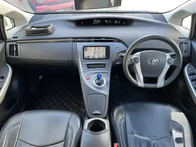 トヨタ プリウス S 大阪府 2013(平25)年 8.5万km 黒 (株)IDOMが運営する【じしゃロン東大阪店】の自社ローン専用車両になりますこちらは現金またはオートローンご利用時の価格です。自社ローンご希望の方は別途その旨お申付け下さい/純正HDDナビ【NHZT-W58G】/CD、DVD、BTオーディオ、フルセグTV、Mサーバー/バックカメラ/スマートキー＆プッシュスタート/社外17インチアルミ/フロント/サイド/リア　エアロ/オートライト/HIDへッドライト/フォグ/オートエアコン/ETC/社外シートカバー/トノカバー/取説＆保証書/スペアスマートキー