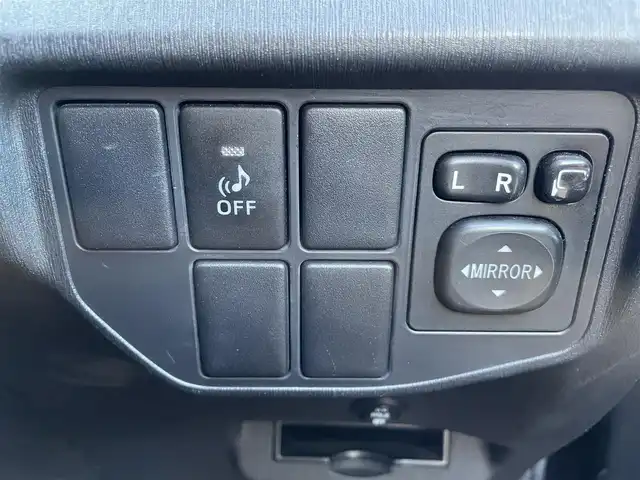 トヨタ プリウス S 大阪府 2013(平25)年 8.5万km 黒 (株)IDOMが運営する【じしゃロン東大阪店】の自社ローン専用車両になりますこちらは現金またはオートローンご利用時の価格です。自社ローンご希望の方は別途その旨お申付け下さい/純正HDDナビ【NHZT-W58G】/CD、DVD、BTオーディオ、フルセグTV、Mサーバー/バックカメラ/スマートキー＆プッシュスタート/社外17インチアルミ/フロント/サイド/リア　エアロ/オートライト/HIDへッドライト/フォグ/オートエアコン/ETC/社外シートカバー/トノカバー/取説＆保証書/スペアスマートキー