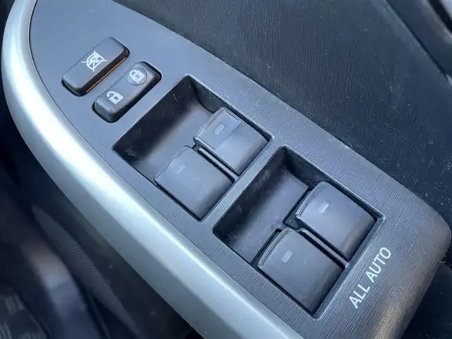 トヨタ プリウス S 大阪府 2013(平25)年 8.5万km 黒 (株)IDOMが運営する【じしゃロン東大阪店】の自社ローン専用車両になりますこちらは現金またはオートローンご利用時の価格です。自社ローンご希望の方は別途その旨お申付け下さい/純正HDDナビ【NHZT-W58G】/CD、DVD、BTオーディオ、フルセグTV、Mサーバー/バックカメラ/スマートキー＆プッシュスタート/社外17インチアルミ/フロント/サイド/リア　エアロ/オートライト/HIDへッドライト/フォグ/オートエアコン/ETC/社外シートカバー/トノカバー/取説＆保証書/スペアスマートキー