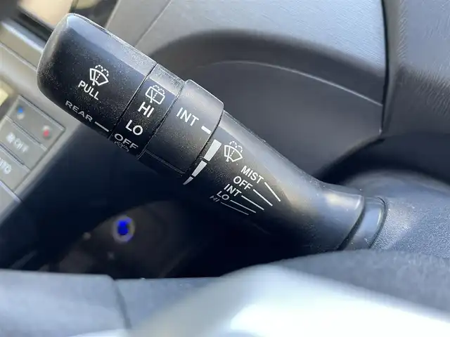 トヨタ プリウス S 大阪府 2013(平25)年 8.5万km 黒 (株)IDOMが運営する【じしゃロン東大阪店】の自社ローン専用車両になりますこちらは現金またはオートローンご利用時の価格です。自社ローンご希望の方は別途その旨お申付け下さい/純正HDDナビ【NHZT-W58G】/CD、DVD、BTオーディオ、フルセグTV、Mサーバー/バックカメラ/スマートキー＆プッシュスタート/社外17インチアルミ/フロント/サイド/リア　エアロ/オートライト/HIDへッドライト/フォグ/オートエアコン/ETC/社外シートカバー/トノカバー/取説＆保証書/スペアスマートキー