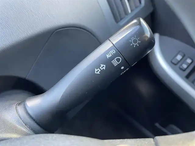 トヨタ プリウス S 大阪府 2013(平25)年 8.5万km 黒 (株)IDOMが運営する【じしゃロン東大阪店】の自社ローン専用車両になりますこちらは現金またはオートローンご利用時の価格です。自社ローンご希望の方は別途その旨お申付け下さい/純正HDDナビ【NHZT-W58G】/CD、DVD、BTオーディオ、フルセグTV、Mサーバー/バックカメラ/スマートキー＆プッシュスタート/社外17インチアルミ/フロント/サイド/リア　エアロ/オートライト/HIDへッドライト/フォグ/オートエアコン/ETC/社外シートカバー/トノカバー/取説＆保証書/スペアスマートキー