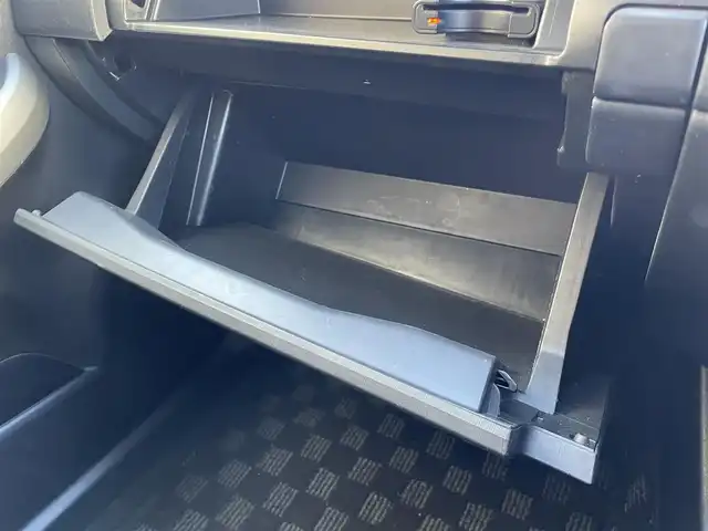 トヨタ プリウス S 大阪府 2013(平25)年 8.5万km 黒 (株)IDOMが運営する【じしゃロン東大阪店】の自社ローン専用車両になりますこちらは現金またはオートローンご利用時の価格です。自社ローンご希望の方は別途その旨お申付け下さい/純正HDDナビ【NHZT-W58G】/CD、DVD、BTオーディオ、フルセグTV、Mサーバー/バックカメラ/スマートキー＆プッシュスタート/社外17インチアルミ/フロント/サイド/リア　エアロ/オートライト/HIDへッドライト/フォグ/オートエアコン/ETC/社外シートカバー/トノカバー/取説＆保証書/スペアスマートキー