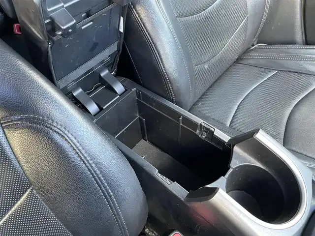 トヨタ プリウス S 大阪府 2013(平25)年 8.5万km 黒 (株)IDOMが運営する【じしゃロン東大阪店】の自社ローン専用車両になりますこちらは現金またはオートローンご利用時の価格です。自社ローンご希望の方は別途その旨お申付け下さい/純正HDDナビ【NHZT-W58G】/CD、DVD、BTオーディオ、フルセグTV、Mサーバー/バックカメラ/スマートキー＆プッシュスタート/社外17インチアルミ/フロント/サイド/リア　エアロ/オートライト/HIDへッドライト/フォグ/オートエアコン/ETC/社外シートカバー/トノカバー/取説＆保証書/スペアスマートキー