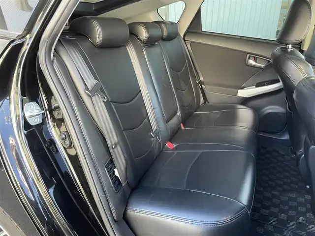 トヨタ プリウス S 大阪府 2013(平25)年 8.5万km 黒 (株)IDOMが運営する【じしゃロン東大阪店】の自社ローン専用車両になりますこちらは現金またはオートローンご利用時の価格です。自社ローンご希望の方は別途その旨お申付け下さい/純正HDDナビ【NHZT-W58G】/CD、DVD、BTオーディオ、フルセグTV、Mサーバー/バックカメラ/スマートキー＆プッシュスタート/社外17インチアルミ/フロント/サイド/リア　エアロ/オートライト/HIDへッドライト/フォグ/オートエアコン/ETC/社外シートカバー/トノカバー/取説＆保証書/スペアスマートキー