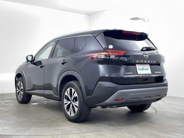 日産 エクストレイル X e－4ORCE 兵庫県 2022(令4)年 2.2万km ダイヤモンドブラック ・純正９インチナビ（MJ322D-L）/CD/DVD/TV/Bluetooth/SD/・バックカメラ/・ビルトインＥＴＣ2.0/・プロパイロット/・サイドエアバッグ〈前席〉/・カーテンエアバッグ/・ヒルスタートアシスト/・アドバンスドヒルディセントコントロール/・インテリジェント エマージェンシーブレーキ/・踏み間違い衝突防止アシスト/・標識検知機能/・前方衝突予測警報/・ふらつき警報/・車線逸脱防止支援システム/・車線逸脱警報/・後側方衝突防止支援システム/・後側方車両検知警報/・後退時車両検知警報/・クルーズコントロール/・パワーバックドア/・前席パワーシート/・全席シートヒーター/・防水セルクロスシート/・ステアリングヒーター/・ハイビームアシスト/・e-Pedal/・社外ドライブレコーダー（DRV-350）/・純正フロアマット/・純正アルミホイール/・ルーフレール/・インテリジェントキー