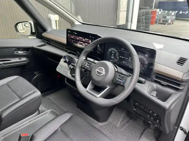 日産 セレナ e－パワー ハイウェイスター V 滋賀県 2025(令7)年 0.1千km プリズムホワイト 純正12.3インチナビ/・BT/USB/HDMI/フルセグTV/全方位カメラ/プロパイロット/フリップダウンモニター/デジタルインナーミラー/両側パワースライドドア/前後ドラレコ/前後コーナーセンサー/追従クルーズコントロール/置くだけ充電/ビルトインETC2.0/衝突軽減ブレーキ/オートライト/オートハイビーム/純正LEDヘッドライト/純正16インチAW/ABS/横滑り防止機能/レーンキープアシスト/盗難防止システム/スマートキー