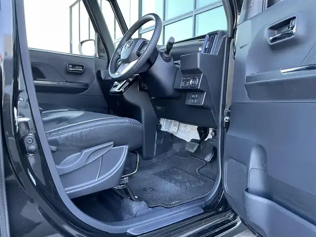 ダイハツ タント カスタム RS 香川県 2023(令5)年 2.3万km ブラックマイカメタリック スマートアシストIII　/・衝突警報機能/・衝突回避支援ブレーキ機能/・誤発進抑制制御機能/・車線逸脱警報機能・車線逸脱抑制制御機能/・先行車発進お知らせ機能/・オートハイビーム機能/パナソニックＳＤナビ　【CN-5310WD】/(フルセグTV/DVD/BT)/パノラマビューモニター/両側パワースライドドア/ハーフレザーシート/前席シートヒーター/革巻きステアリング　/ステアリングリモコン/LEDヘッドライト　/LEDフォグライト　/電動パーキングブレーキ/オートホールド/純正15インチアルミホイール/プッシュスタート/スペアキー有/ISOFIX