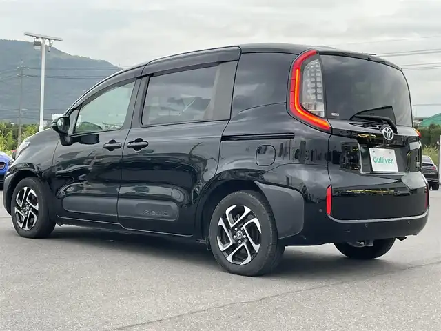 トヨタ シエンタ ハイブリッド Z 岡山県 2022(令4)年 6.9万km ブラック 登録時走行距離　68817km/ワンオーナー/禁煙車/純正ナビ/Bluetooth/フルセグTV/CD・DVDデッキ/全方位カメラ/クルーズコントロール(追従走行あり)/衝突被害軽減システム/車線逸脱警報（レーンキープアシスト）/コーナーセンサー/後側方車両検知警報(ブラインドスポットモニター)/標識認識機能/ビルトインETC/両側パワースライドドア/シートヒーター/ステアリングヒーター/革巻きステアリング/ステアリングスイッチ/純正LEDヘッドライト/フォグライト/オートライト/プッシュスタート/スマートキー/アイドリングストップ/純正アルミホイール 15インチ/ドアバイザー/ロールサンシェード/ウインカーミラー/電動格納ミラー/純正フロアマット/横滑防止装置/盗難防止装置/取扱説明書/新車時整備手帳（保証書）