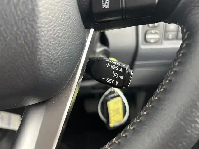 トヨタ ランドクルーザー AX 千葉県 2024(令6)年 1.4万km ベージュ 禁煙車/4WD/・ダウンヒルアシストコントロール/トヨタセーフティセンス/・プリクラッシュセーフティ/・レーンディパーチャーアラート/・クルーズコントロール/バックカメラ/革巻きステアリング/・ステアリングスイッチ/MT付きAT/純正フロアマット/純正ドアバイザー/純正16インチAW/オートライト/・オートマチックハイビーム/・LEDヘッドライト/・LEDフォグランプ/・ヘッドライトレベライザー/背面タイヤ
