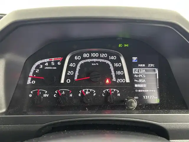 トヨタ ランドクルーザー AX 千葉県 2024(令6)年 1.4万km ベージュ 禁煙車/4WD/・ダウンヒルアシストコントロール/トヨタセーフティセンス/・プリクラッシュセーフティ/・レーンディパーチャーアラート/・クルーズコントロール/バックカメラ/革巻きステアリング/・ステアリングスイッチ/MT付きAT/純正フロアマット/純正ドアバイザー/純正16インチAW/オートライト/・オートマチックハイビーム/・LEDヘッドライト/・LEDフォグランプ/・ヘッドライトレベライザー/背面タイヤ