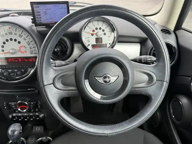 ＭＩＮＩ ＢＭＷ ミニ クーパー 愛知県 2013(平25)年 5.2万km アイスブルー /SSDナビ//AM/FM/AUX/CD//ハロゲンヘッドライト//フロントフォグ//リヤフォグ//ISOFIX//照明付きバニティミラー//電格ミラー//保証書//取説//ナビ取説//スペアキー
