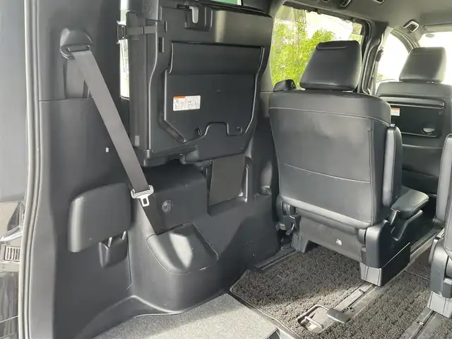 トヨタ ノア Si ダブルバイビーⅡ 滋賀県 2019(令1)年 6.7万km ブラック 純正10インチナビ/(AM/FM/CD/DVD/BT/USB/HDMI/フルセグTV)/純正12.1インチフリップダウンモニター/両側パワースライドドア/ハーフレザーシート/バックカメラ/ビルトインETC/前後ドライブレコーダー/トヨタセーフティセンス/・プリクラッシュセーフティ/・レーントレーシングアシスト/・オートマチックハイビーム/・クルーズコントロール/革巻きステアリング/ステアリングスイッチ/アイドリングストップ/横滑り防止装置/オートライト/純正フロアマット/純正ドアバイザー/電格ウインカーミラー/プッシュスタート