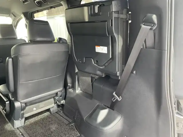 トヨタ ノア Si ダブルバイビーⅡ 滋賀県 2019(令1)年 6.7万km ブラック 純正10インチナビ/(AM/FM/CD/DVD/BT/USB/HDMI/フルセグTV)/純正12.1インチフリップダウンモニター/両側パワースライドドア/ハーフレザーシート/バックカメラ/ビルトインETC/前後ドライブレコーダー/トヨタセーフティセンス/・プリクラッシュセーフティ/・レーントレーシングアシスト/・オートマチックハイビーム/・クルーズコントロール/革巻きステアリング/ステアリングスイッチ/アイドリングストップ/横滑り防止装置/オートライト/純正フロアマット/純正ドアバイザー/電格ウインカーミラー/プッシュスタート