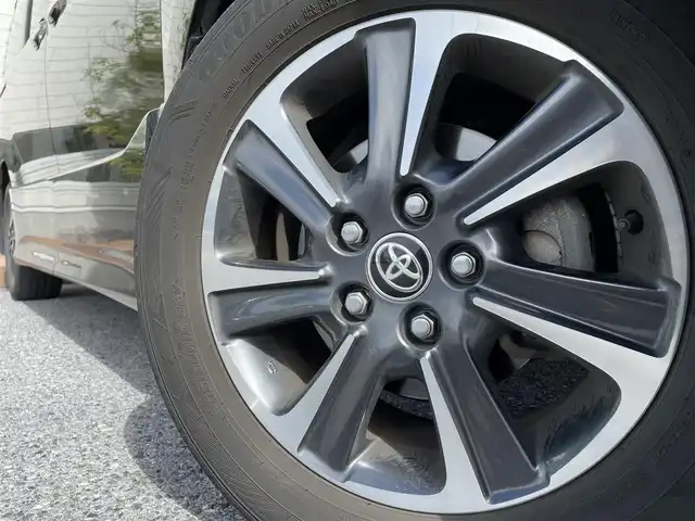 トヨタ ノア Si ダブルバイビーⅡ 滋賀県 2019(令1)年 6.7万km ブラック 純正10インチナビ/(AM/FM/CD/DVD/BT/USB/HDMI/フルセグTV)/純正12.1インチフリップダウンモニター/両側パワースライドドア/ハーフレザーシート/バックカメラ/ビルトインETC/前後ドライブレコーダー/トヨタセーフティセンス/・プリクラッシュセーフティ/・レーントレーシングアシスト/・オートマチックハイビーム/・クルーズコントロール/革巻きステアリング/ステアリングスイッチ/アイドリングストップ/横滑り防止装置/オートライト/純正フロアマット/純正ドアバイザー/電格ウインカーミラー/プッシュスタート