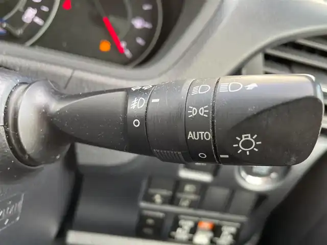 トヨタ ノア Si ダブルバイビーⅡ 滋賀県 2019(令1)年 6.7万km ブラック 純正10インチナビ/(AM/FM/CD/DVD/BT/USB/HDMI/フルセグTV)/純正12.1インチフリップダウンモニター/両側パワースライドドア/ハーフレザーシート/バックカメラ/ビルトインETC/前後ドライブレコーダー/トヨタセーフティセンス/・プリクラッシュセーフティ/・レーントレーシングアシスト/・オートマチックハイビーム/・クルーズコントロール/革巻きステアリング/ステアリングスイッチ/アイドリングストップ/横滑り防止装置/オートライト/純正フロアマット/純正ドアバイザー/電格ウインカーミラー/プッシュスタート