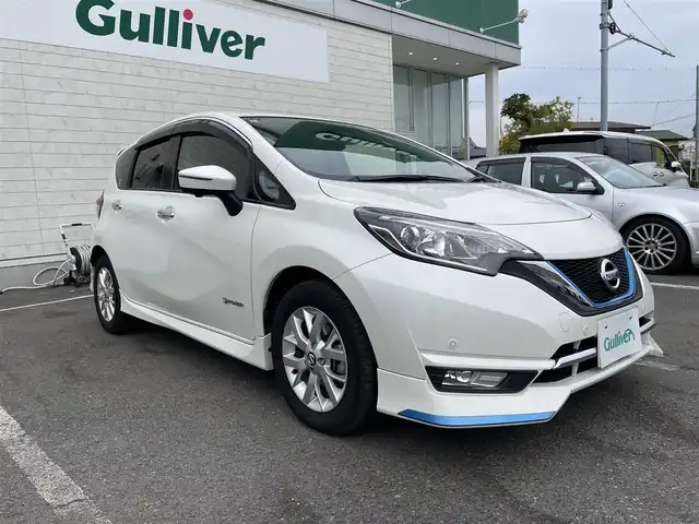 日産 ノート e－パワー メダリスト 神奈川県 2018(平30)年 3.6万km ブリリアントホワイトパール 純正エアロ（F・S・R）/純正ナビ（MM318D-W）/・Bluetooth・DVD/・フルセグTV/・アラウンドビューモニター/・ナビ連動ドライブレコーダー/デジタルインナーミラー/運転支援機能/・インテリジェントクルーズコントロール/・インテリジェントエマジェンーブレーキ/・踏み間違い防止機能/・車線逸脱防止支援システム/純正AW/LEDライト/スマートキーX2/ETC/新車時手帳、取説