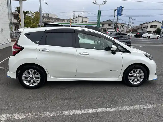 日産 ノート e－パワー メダリスト 神奈川県 2018(平30)年 3.6万km ブリリアントホワイトパール 純正エアロ（F・S・R）/純正ナビ（MM318D-W）/・Bluetooth・DVD/・フルセグTV/・アラウンドビューモニター/・ナビ連動ドライブレコーダー/デジタルインナーミラー/運転支援機能/・インテリジェントクルーズコントロール/・インテリジェントエマジェンーブレーキ/・踏み間違い防止機能/・車線逸脱防止支援システム/純正AW/LEDライト/スマートキーX2/ETC/新車時手帳、取説