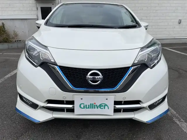 日産 ノート e－パワー メダリスト 神奈川県 2018(平30)年 3.6万km ブリリアントホワイトパール 純正エアロ（F・S・R）/純正ナビ（MM318D-W）/・Bluetooth・DVD/・フルセグTV/・アラウンドビューモニター/・ナビ連動ドライブレコーダー/デジタルインナーミラー/運転支援機能/・インテリジェントクルーズコントロール/・インテリジェントエマジェンーブレーキ/・踏み間違い防止機能/・車線逸脱防止支援システム/純正AW/LEDライト/スマートキーX2/ETC/新車時手帳、取説