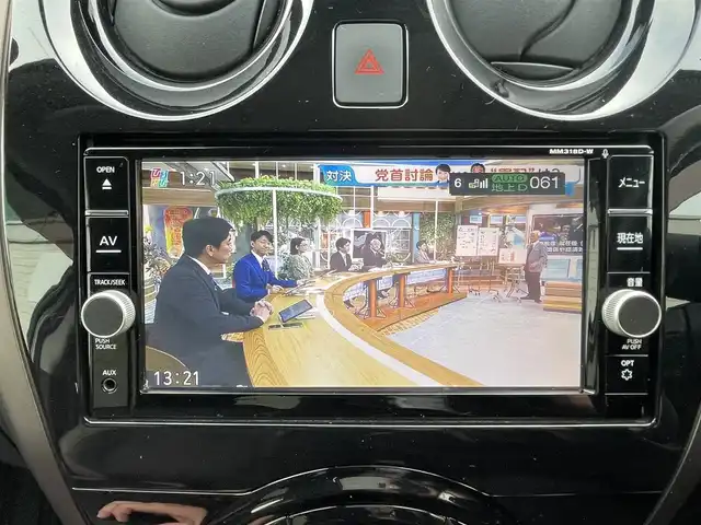 日産 ノート e－パワー メダリスト 神奈川県 2018(平30)年 3.6万km ブリリアントホワイトパール 純正エアロ（F・S・R）/純正ナビ（MM318D-W）/・Bluetooth・DVD/・フルセグTV/・アラウンドビューモニター/・ナビ連動ドライブレコーダー/デジタルインナーミラー/運転支援機能/・インテリジェントクルーズコントロール/・インテリジェントエマジェンーブレーキ/・踏み間違い防止機能/・車線逸脱防止支援システム/純正AW/LEDライト/スマートキーX2/ETC/新車時手帳、取説