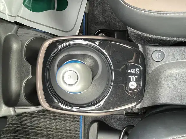 日産 ノート e－パワー メダリスト 神奈川県 2018(平30)年 3.6万km ブリリアントホワイトパール 純正エアロ（F・S・R）/純正ナビ（MM318D-W）/・Bluetooth・DVD/・フルセグTV/・アラウンドビューモニター/・ナビ連動ドライブレコーダー/デジタルインナーミラー/運転支援機能/・インテリジェントクルーズコントロール/・インテリジェントエマジェンーブレーキ/・踏み間違い防止機能/・車線逸脱防止支援システム/純正AW/LEDライト/スマートキーX2/ETC/新車時手帳、取説