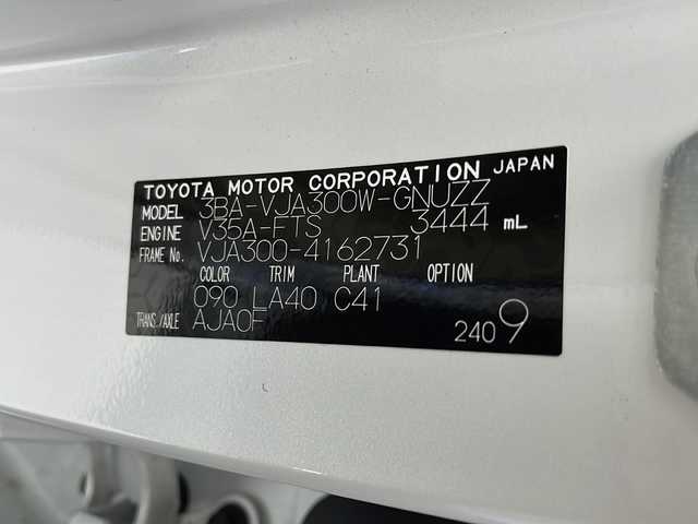 トヨタ ランドクルーザー ZX 千葉県 2024(令6)年 2万km プレシャスホワイトパール リアエンターテーメント/純正ナビ/　CD/DVD/Bluetooth/フルセグTV/　Apple car play/Android Auto/JBLサウンド/サンルーフ/リアエンターテインメント（HDMI）/モデリスタエアロパッケージA＋リアスポイラー＋マフラーカッター/ルーフレール/トヨタセーフティセンス/レーダークルーズコントロール/レーンキープアシスト/衝突軽減ブレーキ/クリアランスソナー/先行車発進警報/ロードサインアシスト/ブラインドスポットモニター/ヘッドアップディスプレイ/全方位カメラ/電動パーキング/オートホールド/オートハイビーム/ダウンヒルアシスト/クールボックス/レザーシート/前席パワーシート/運転席シートメモリー/エアーシート/シートヒーター（セカンドシートまで）/ステアリングヒーター/１００V充電/電動格納サードシート/パワーバックドア/ビルトインETC２．０/指紋認証スタートスイッチ/三眼ヘッドライト/フロアマット/ドアバイザー/トノカバー