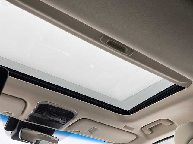 トヨタ ランドクルーザー ZX 千葉県 2024(令6)年 2万km プレシャスホワイトパール リアエンターテーメント/純正ナビ/　CD/DVD/Bluetooth/フルセグTV/　Apple car play/Android Auto/JBLサウンド/サンルーフ/リアエンターテインメント（HDMI）/モデリスタエアロパッケージA＋リアスポイラー＋マフラーカッター/ルーフレール/トヨタセーフティセンス/レーダークルーズコントロール/レーンキープアシスト/衝突軽減ブレーキ/クリアランスソナー/先行車発進警報/ロードサインアシスト/ブラインドスポットモニター/ヘッドアップディスプレイ/全方位カメラ/電動パーキング/オートホールド/オートハイビーム/ダウンヒルアシスト/クールボックス/レザーシート/前席パワーシート/運転席シートメモリー/エアーシート/シートヒーター（セカンドシートまで）/ステアリングヒーター/１００V充電/電動格納サードシート/パワーバックドア/ビルトインETC２．０/指紋認証スタートスイッチ/三眼ヘッドライト/フロアマット/ドアバイザー/トノカバー