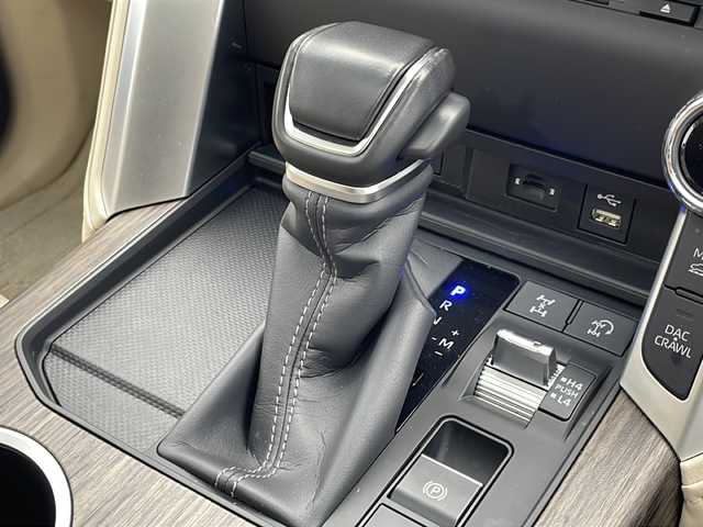 トヨタ ランドクルーザー ZX 千葉県 2024(令6)年 2万km プレシャスホワイトパール リアエンターテーメント/純正ナビ/　CD/DVD/Bluetooth/フルセグTV/　Apple car play/Android Auto/JBLサウンド/サンルーフ/リアエンターテインメント（HDMI）/モデリスタエアロパッケージA＋リアスポイラー＋マフラーカッター/ルーフレール/トヨタセーフティセンス/レーダークルーズコントロール/レーンキープアシスト/衝突軽減ブレーキ/クリアランスソナー/先行車発進警報/ロードサインアシスト/ブラインドスポットモニター/ヘッドアップディスプレイ/全方位カメラ/電動パーキング/オートホールド/オートハイビーム/ダウンヒルアシスト/クールボックス/レザーシート/前席パワーシート/運転席シートメモリー/エアーシート/シートヒーター（セカンドシートまで）/ステアリングヒーター/１００V充電/電動格納サードシート/パワーバックドア/ビルトインETC２．０/指紋認証スタートスイッチ/三眼ヘッドライト/フロアマット/ドアバイザー/トノカバー