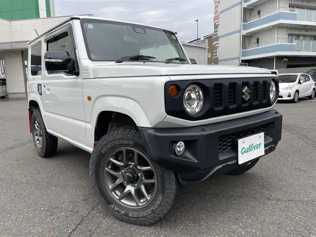 スズキ ジムニー XC 静岡県 2019(令1)年 8.8万km ピュアホワイトP ワンオーナー/スズキセーフティサポート/・デュアルセンサーブレーキサポート/・車線逸脱警報機能/・ふらつき警報機能/・標識認識機能/・ハイビームアシスト/・先行車発進お知らせ機能/ディーラーオプションナビ/・フルセグ/Bluetooth/DVD/SD/CD/バックカメラ/ナビ一体型ドライブレコーダー（前方向）/クルーズコントロール/プッシュスタート/スマートキーｘ２/前席シートヒーター/ホーネット製　ガラスリッド/オートライト/ステアリングリモコン/純正ゴムマット/ボンネットダンパー/社外柿本マフラー/純正マッドフラップ/ドアバイザー/ビルトインETC/オートライト/新車時保証書/取扱説明書