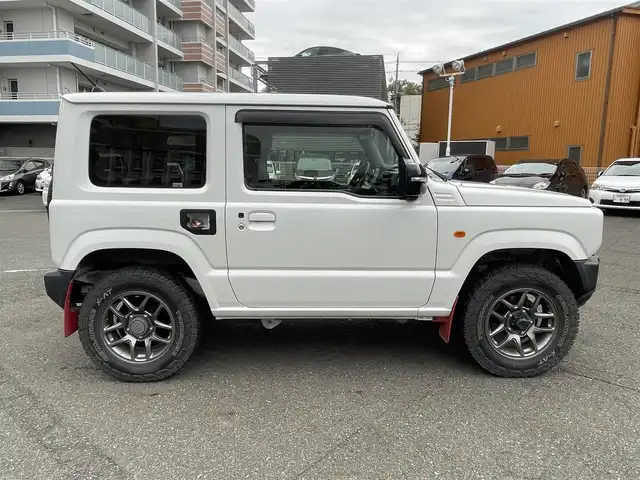 スズキ ジムニー XC 静岡県 2019(令1)年 8.8万km ピュアホワイトP ワンオーナー/スズキセーフティサポート/・デュアルセンサーブレーキサポート/・車線逸脱警報機能/・ふらつき警報機能/・標識認識機能/・ハイビームアシスト/・先行車発進お知らせ機能/ディーラーオプションナビ/・フルセグ/Bluetooth/DVD/SD/CD/バックカメラ/ナビ一体型ドライブレコーダー（前方向）/クルーズコントロール/プッシュスタート/スマートキーｘ２/前席シートヒーター/ホーネット製　ガラスリッド/オートライト/ステアリングリモコン/純正ゴムマット/ボンネットダンパー/社外柿本マフラー/純正マッドフラップ/ドアバイザー/ビルトインETC/オートライト/新車時保証書/取扱説明書