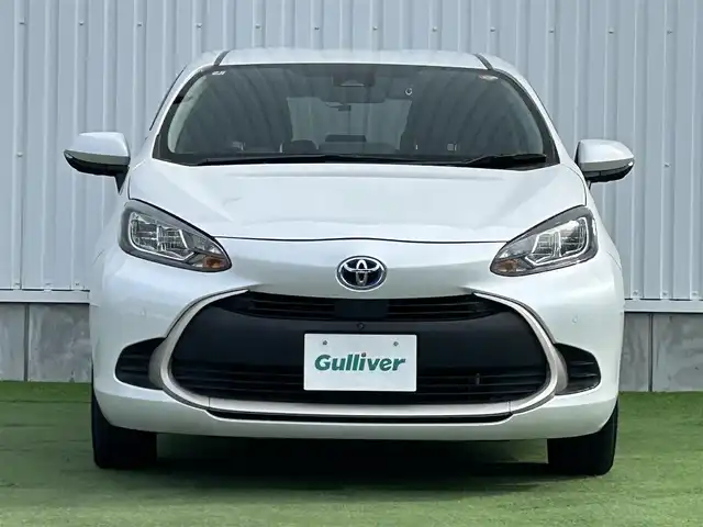 トヨタ アクア G 香川県 2022(令4)年 4.3万km プラチナホワイトパールマイカ トヨタセーフティセンス/・プリクラッシュセーフティ/・レーントレーシングアシスト/・レーダークルーズコントロール/・オートマチックハイビーム/・ロードサインアシスト/純正ディスプレイオーディオ　/(Bluetooth)/パノラミックビューモニター　/トヨタチームメイト/革巻きステアリング　/ステアリングリモコン　/ＬＥＤライト/パーキングアシスト/ヘッドライトレベライザー/前後コーナーセンサー/社外15インチアルミホイール【WAREN】/AC100V/横滑り防止システム/前後ドライブレコーダー/ＥＴＣ