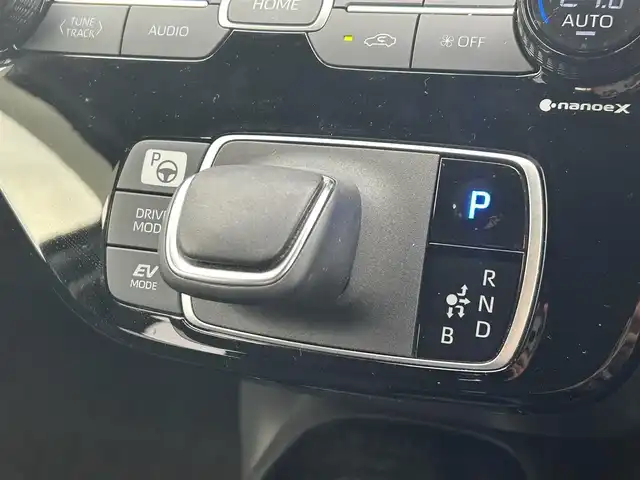 トヨタ アクア G 香川県 2022(令4)年 4.3万km プラチナホワイトパールマイカ トヨタセーフティセンス/・プリクラッシュセーフティ/・レーントレーシングアシスト/・レーダークルーズコントロール/・オートマチックハイビーム/・ロードサインアシスト/純正ディスプレイオーディオ　/(Bluetooth)/パノラミックビューモニター　/トヨタチームメイト/革巻きステアリング　/ステアリングリモコン　/ＬＥＤライト/パーキングアシスト/ヘッドライトレベライザー/前後コーナーセンサー/社外15インチアルミホイール【WAREN】/AC100V/横滑り防止システム/前後ドライブレコーダー/ＥＴＣ