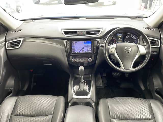 日産 エクストレイル 20X エマージェンシーブレーキ 兵庫県 2015(平27)年 7.3万km ダイヤモンドブラック ・エマージェンシーブレーキ/・車線逸脱警報/・フロントリアソナー/・進入禁止警報/・純正8インチSDナビ＆フルセグ＆BT＆DVD/・バックカメラ/・カプロンシート/・前席シートヒーター/・ビルトインETC/・アイドリングストップ/・横滑り防止装置/・革巻きステアリング/・LEDライト/・フォグ/・オートライト/・純正フロアマット/・スマートキー/・プッシュスタート/・純正17インチアルミホイール/・ドアバイザー/・電動格納ミラー