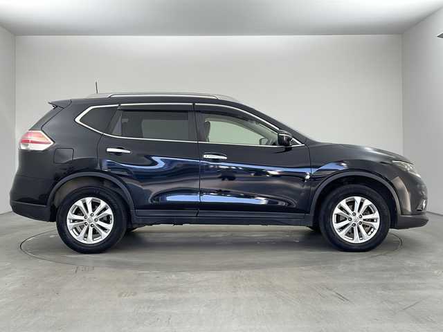 日産 エクストレイル 20X エマージェンシーブレーキ 兵庫県 2015(平27)年 7.3万km ダイヤモンドブラック ・エマージェンシーブレーキ/・車線逸脱警報/・フロントリアソナー/・進入禁止警報/・純正8インチSDナビ＆フルセグ＆BT＆DVD/・バックカメラ/・カプロンシート/・前席シートヒーター/・ビルトインETC/・アイドリングストップ/・横滑り防止装置/・革巻きステアリング/・LEDライト/・フォグ/・オートライト/・純正フロアマット/・スマートキー/・プッシュスタート/・純正17インチアルミホイール/・ドアバイザー/・電動格納ミラー