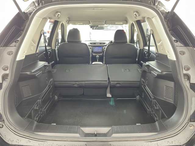 日産 エクストレイル 20X エマージェンシーブレーキ 兵庫県 2015(平27)年 7.3万km ダイヤモンドブラック ・エマージェンシーブレーキ/・車線逸脱警報/・フロントリアソナー/・進入禁止警報/・純正8インチSDナビ＆フルセグ＆BT＆DVD/・バックカメラ/・カプロンシート/・前席シートヒーター/・ビルトインETC/・アイドリングストップ/・横滑り防止装置/・革巻きステアリング/・LEDライト/・フォグ/・オートライト/・純正フロアマット/・スマートキー/・プッシュスタート/・純正17インチアルミホイール/・ドアバイザー/・電動格納ミラー