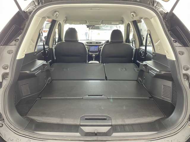 日産 エクストレイル 20X エマージェンシーブレーキ 兵庫県 2015(平27)年 7.3万km ダイヤモンドブラック ・エマージェンシーブレーキ/・車線逸脱警報/・フロントリアソナー/・進入禁止警報/・純正8インチSDナビ＆フルセグ＆BT＆DVD/・バックカメラ/・カプロンシート/・前席シートヒーター/・ビルトインETC/・アイドリングストップ/・横滑り防止装置/・革巻きステアリング/・LEDライト/・フォグ/・オートライト/・純正フロアマット/・スマートキー/・プッシュスタート/・純正17インチアルミホイール/・ドアバイザー/・電動格納ミラー