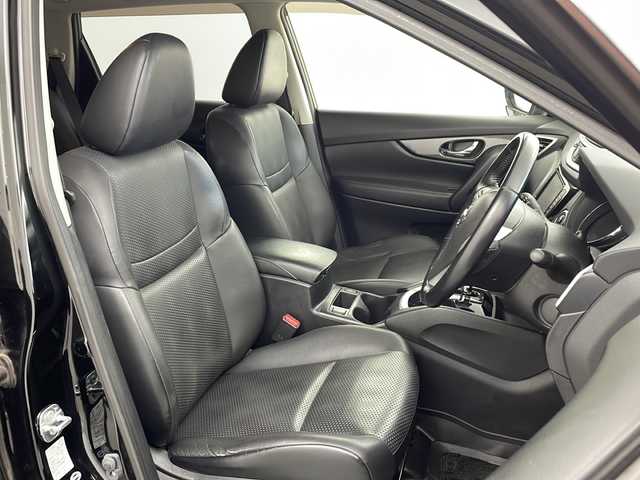 日産 エクストレイル 20X エマージェンシーブレーキ 兵庫県 2015(平27)年 7.3万km ダイヤモンドブラック ・エマージェンシーブレーキ/・車線逸脱警報/・フロントリアソナー/・進入禁止警報/・純正8インチSDナビ＆フルセグ＆BT＆DVD/・バックカメラ/・カプロンシート/・前席シートヒーター/・ビルトインETC/・アイドリングストップ/・横滑り防止装置/・革巻きステアリング/・LEDライト/・フォグ/・オートライト/・純正フロアマット/・スマートキー/・プッシュスタート/・純正17インチアルミホイール/・ドアバイザー/・電動格納ミラー