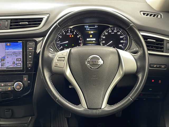 日産 エクストレイル 20X エマージェンシーブレーキ 兵庫県 2015(平27)年 7.3万km ダイヤモンドブラック ・エマージェンシーブレーキ/・車線逸脱警報/・フロントリアソナー/・進入禁止警報/・純正8インチSDナビ＆フルセグ＆BT＆DVD/・バックカメラ/・カプロンシート/・前席シートヒーター/・ビルトインETC/・アイドリングストップ/・横滑り防止装置/・革巻きステアリング/・LEDライト/・フォグ/・オートライト/・純正フロアマット/・スマートキー/・プッシュスタート/・純正17インチアルミホイール/・ドアバイザー/・電動格納ミラー