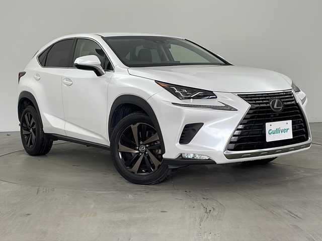 レクサス ＮＸ 300 バージョンL 兵庫県 2018(平30)年 6.6万km ソニッククォーツ ・純正ナビ/CD/DVD/USB/AUX/TV/・サイドカメラ/・バックカメラ/・ビルトインETC2.0/・前後ドライブレコーダー/・プリクラッシュセーフティ/・レーンディパーチャーアラート/・クリアランスソナー/・パーキングサポートブレーキ/・アダプティブハイビームシステム/・ブラインドスポットモニター/・レーダークルーズコントロール/・革巻きステアリング/・ステアリングスイッチ/・レザーシート/・パワーシート/・全席シートヒーター/・前席ベンチレーション/・ステアリングヒーター/・パドルシフト/・パワーバックドア/・純正アルミホイール/・純正フロアマット
