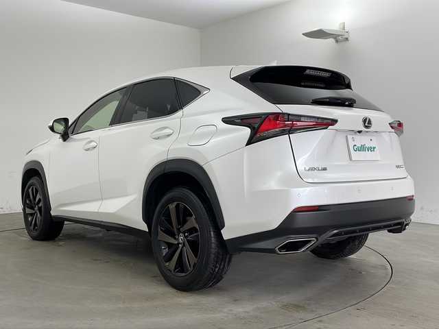 レクサス ＮＸ 300 バージョンL 兵庫県 2018(平30)年 6.6万km ソニッククォーツ ・純正ナビ/CD/DVD/USB/AUX/TV/・サイドカメラ/・バックカメラ/・ビルトインETC2.0/・前後ドライブレコーダー/・プリクラッシュセーフティ/・レーンディパーチャーアラート/・クリアランスソナー/・パーキングサポートブレーキ/・アダプティブハイビームシステム/・ブラインドスポットモニター/・レーダークルーズコントロール/・革巻きステアリング/・ステアリングスイッチ/・レザーシート/・パワーシート/・全席シートヒーター/・前席ベンチレーション/・ステアリングヒーター/・パドルシフト/・パワーバックドア/・純正アルミホイール/・純正フロアマット