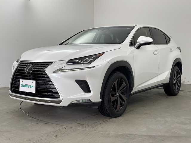 レクサス ＮＸ 300 バージョンL 兵庫県 2018(平30)年 6.6万km ソニッククォーツ ・純正ナビ/CD/DVD/USB/AUX/TV/・サイドカメラ/・バックカメラ/・ビルトインETC2.0/・前後ドライブレコーダー/・プリクラッシュセーフティ/・レーンディパーチャーアラート/・クリアランスソナー/・パーキングサポートブレーキ/・アダプティブハイビームシステム/・ブラインドスポットモニター/・レーダークルーズコントロール/・革巻きステアリング/・ステアリングスイッチ/・レザーシート/・パワーシート/・全席シートヒーター/・前席ベンチレーション/・ステアリングヒーター/・パドルシフト/・パワーバックドア/・純正アルミホイール/・純正フロアマット