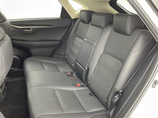 レクサス ＮＸ 300 バージョンL 兵庫県 2018(平30)年 6.6万km ソニッククォーツ ・純正ナビ/CD/DVD/USB/AUX/TV/・サイドカメラ/・バックカメラ/・ビルトインETC2.0/・前後ドライブレコーダー/・プリクラッシュセーフティ/・レーンディパーチャーアラート/・クリアランスソナー/・パーキングサポートブレーキ/・アダプティブハイビームシステム/・ブラインドスポットモニター/・レーダークルーズコントロール/・革巻きステアリング/・ステアリングスイッチ/・レザーシート/・パワーシート/・全席シートヒーター/・前席ベンチレーション/・ステアリングヒーター/・パドルシフト/・パワーバックドア/・純正アルミホイール/・純正フロアマット