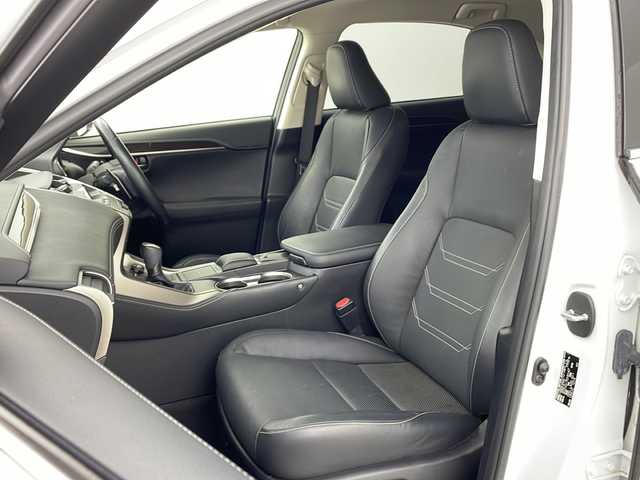 レクサス ＮＸ 300 バージョンL 兵庫県 2018(平30)年 6.6万km ソニッククォーツ ・純正ナビ/CD/DVD/USB/AUX/TV/・サイドカメラ/・バックカメラ/・ビルトインETC2.0/・前後ドライブレコーダー/・プリクラッシュセーフティ/・レーンディパーチャーアラート/・クリアランスソナー/・パーキングサポートブレーキ/・アダプティブハイビームシステム/・ブラインドスポットモニター/・レーダークルーズコントロール/・革巻きステアリング/・ステアリングスイッチ/・レザーシート/・パワーシート/・全席シートヒーター/・前席ベンチレーション/・ステアリングヒーター/・パドルシフト/・パワーバックドア/・純正アルミホイール/・純正フロアマット