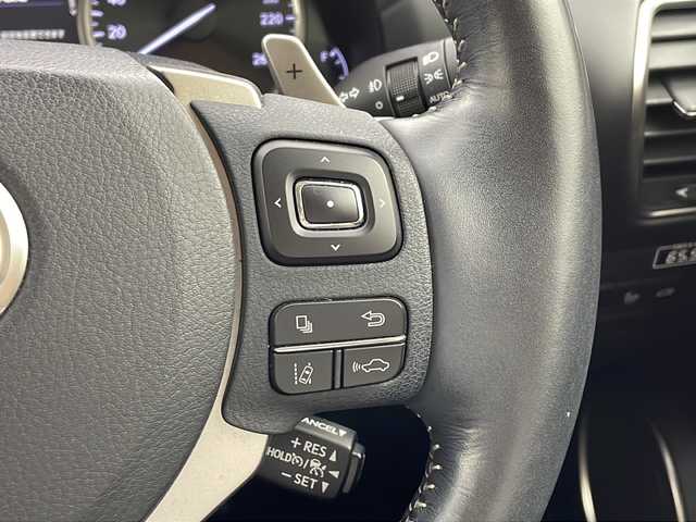 レクサス ＮＸ 300 バージョンL 兵庫県 2018(平30)年 6.6万km ソニッククォーツ ・純正ナビ/CD/DVD/USB/AUX/TV/・サイドカメラ/・バックカメラ/・ビルトインETC2.0/・前後ドライブレコーダー/・プリクラッシュセーフティ/・レーンディパーチャーアラート/・クリアランスソナー/・パーキングサポートブレーキ/・アダプティブハイビームシステム/・ブラインドスポットモニター/・レーダークルーズコントロール/・革巻きステアリング/・ステアリングスイッチ/・レザーシート/・パワーシート/・全席シートヒーター/・前席ベンチレーション/・ステアリングヒーター/・パドルシフト/・パワーバックドア/・純正アルミホイール/・純正フロアマット